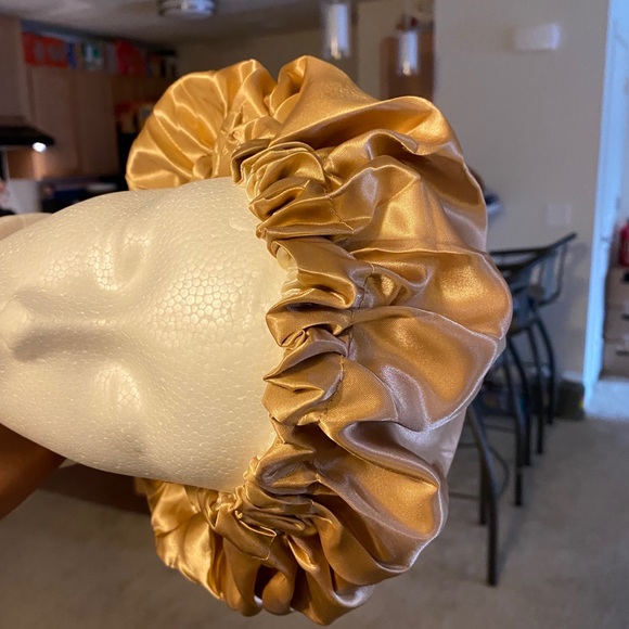 bonnets - Picture 2 of 5